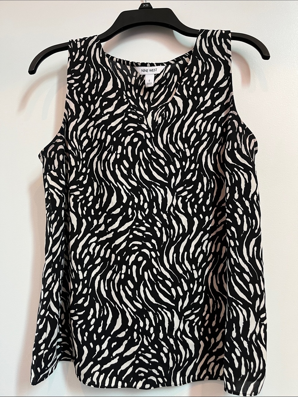 Nine West Black and White Abstract Print Sleeveless Camisole